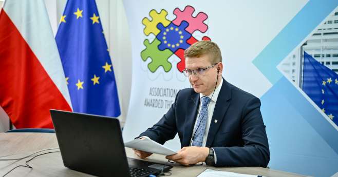 Spotkanie online Stowarzyszenia Miast Laureatów nagrody Europy prezydent Krzysztof Matyjaszczyk